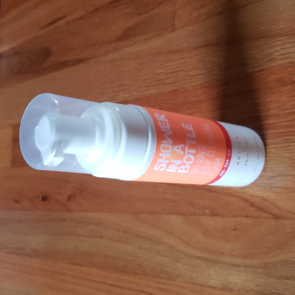 Bath and Body Works " Shower in A Bottle " No Rinse Body Cleanser Foam 6 FL oz